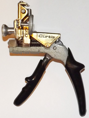 Curtis 15 Clipper, 45 degree Universal Clipper. Wide head. (used)